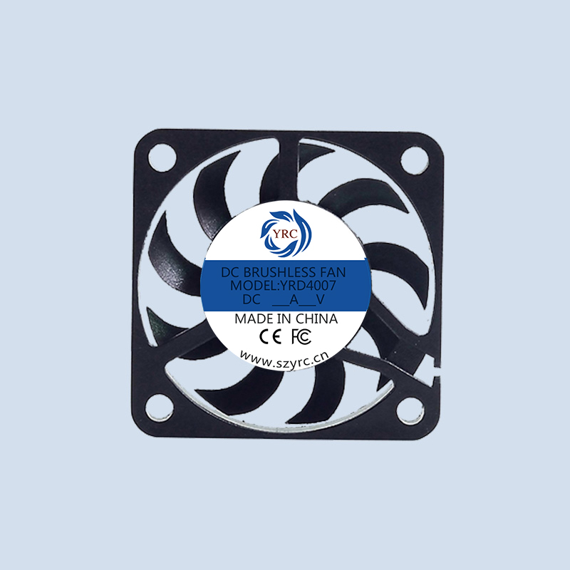 散熱風(fēng)扇的扇葉重疊設(shè)計(jì)：風(fēng)壓提升的科學(xué)解析與實(shí)際應(yīng)用